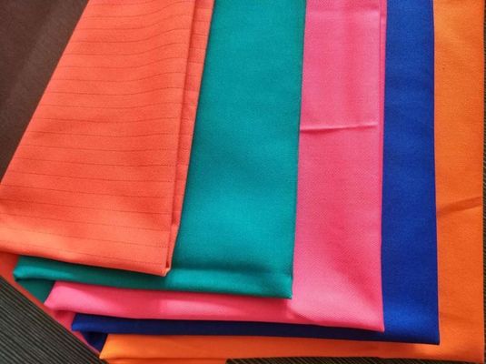Wasserdichte CVC 60 Baumwolle 40 Polyester Anti-statische Gitter-Arbeitsbekleidung für elektronische Arbeit