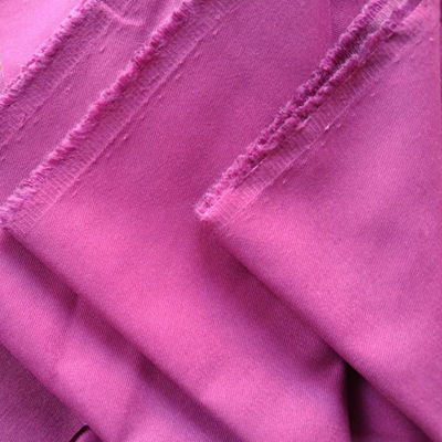 Einfach gefärbt 80% Polyester 20% Baumwolle 255-260 gms Twill-Arbeitsbekleidung Stoff mit Pfirsich-Finish
