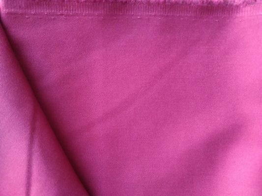Einfach gefärbt 80% Polyester 20% Baumwolle 255-260 gms Twill-Arbeitsbekleidung Stoff mit Pfirsich-Finish