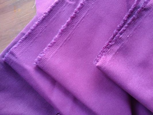 Einfach gefärbt 80% Polyester 20% Baumwolle 255-260 gms Twill-Arbeitsbekleidung Stoff mit Pfirsich-Finish