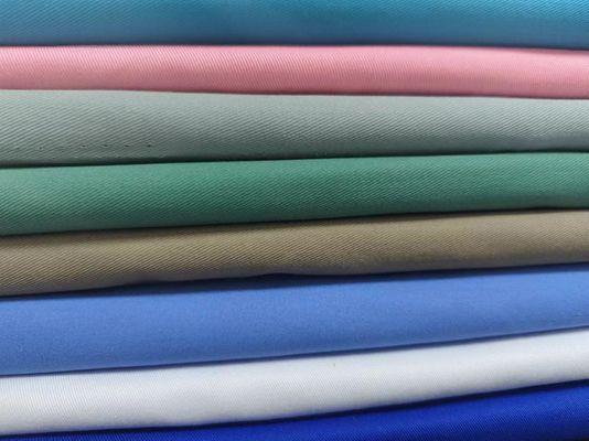 Wasserdichte Anti-Pille 100% Polyester Twill Stoff Arbeitskleidung Stoff Stoff angepasste Farbe