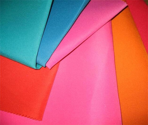 Muster Feststoffe Flammschutz-Polyester-Twill-Gewebe für Heimtextiluniformen