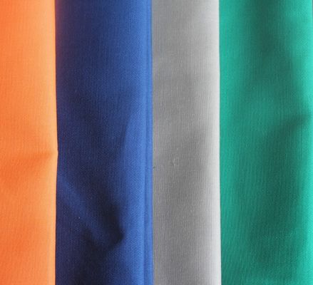 100% Polyester-Twill-Gewebe für Uniformen und Anzüge Wasserdichtes Gabardine-Arbeitsgewebe
