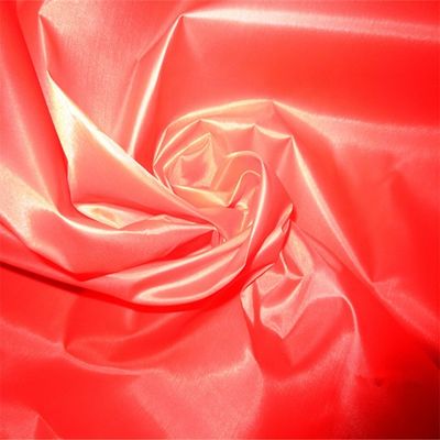 Weiches angepasstes Gewebe Export 210T Polyester Auskleidung Taffeta Farbgewebe für den Markt