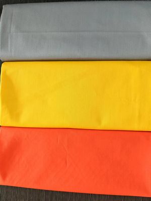 Wer verkauft 40-60GSM 63D*63D Polyester Lining 210T Taffeta Stoff mit kundenspezifischer Farbe